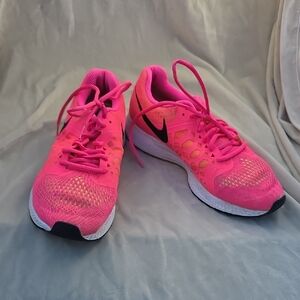 Nike Women's Bright Pink Athletic Shoes